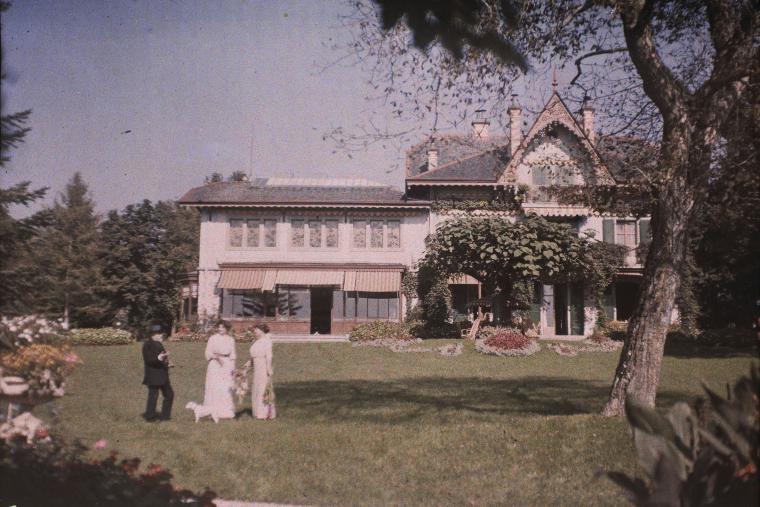 La « Villa Claire », maison de Gustave Eiffel à Vevey, en 1910.  Autochrome. 