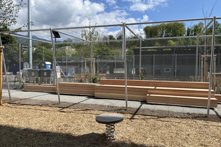 Vevey préau du collège des Crosets Pergola et gradins